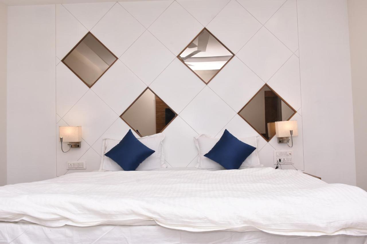 Hotel Golden Palace & Rooms Halol Bagian luar foto